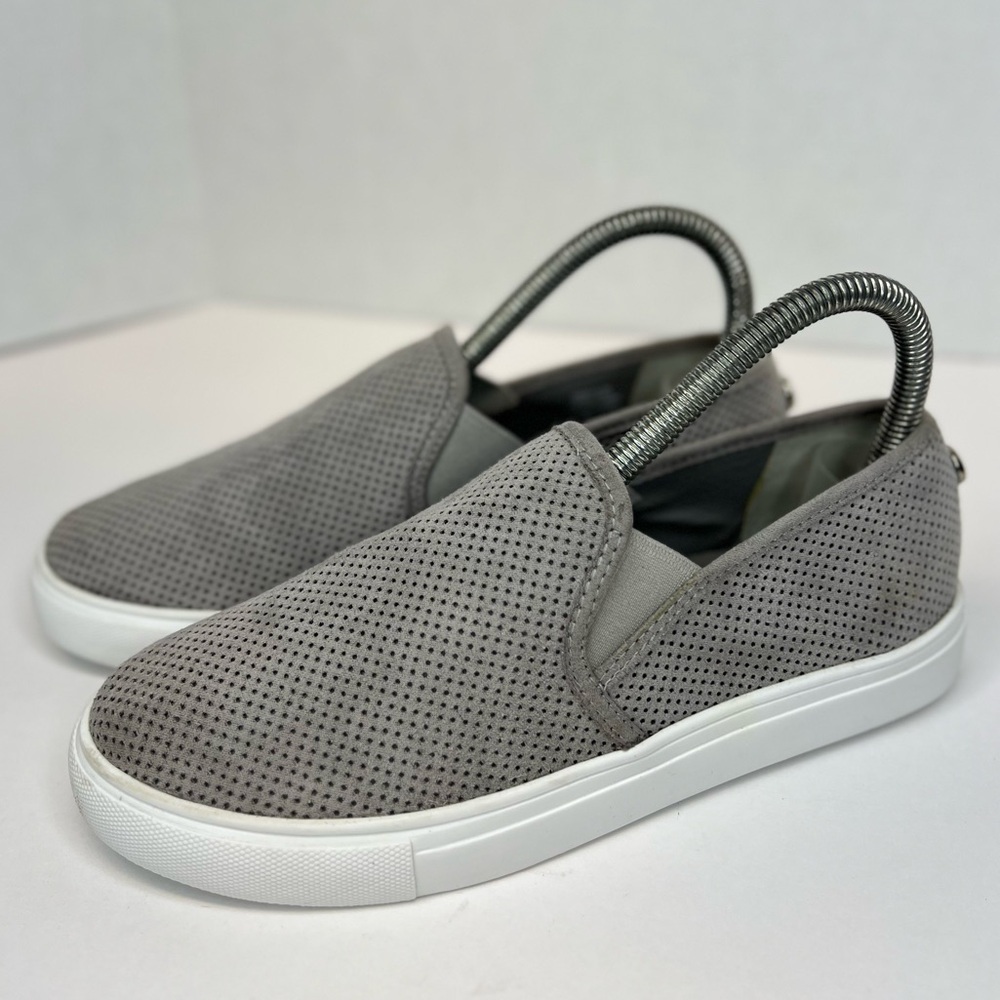 Steve Madden Women's‎ Zarayy Slip On Perforated Loafers Sz 6.5M Grey Like New!
